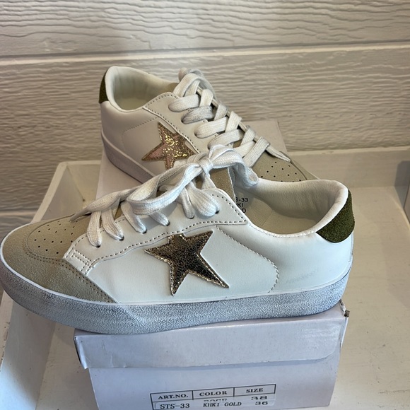 Gold sneakers - Picture 3 of 4